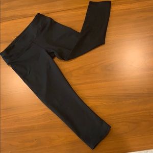 XS Fabletics Black Capri Leggings